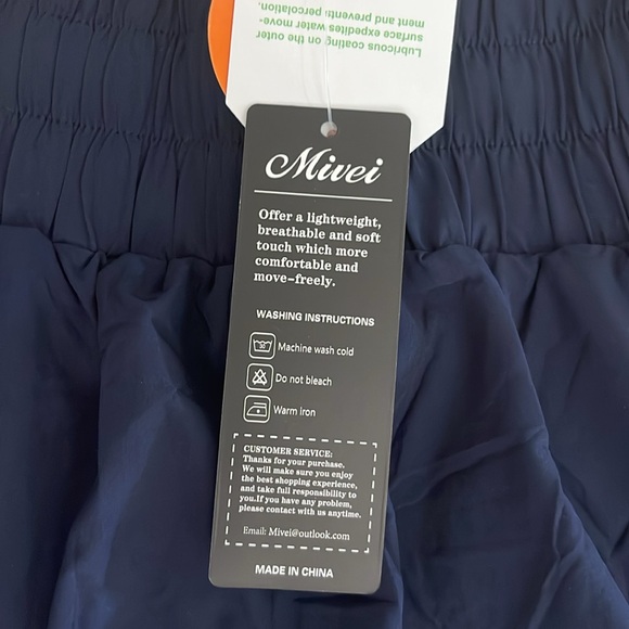 Shorts - Picture 2 of 4